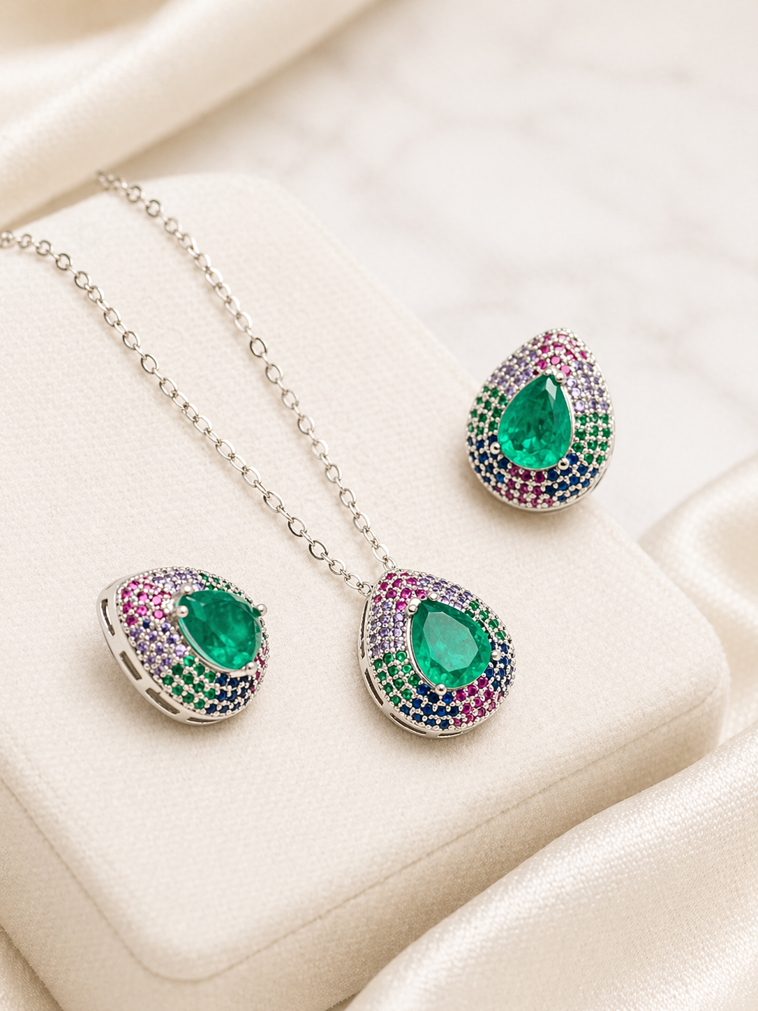 CONJUNTO DE COLAR E BRINCOS MAXI VERDE ESMERALDA